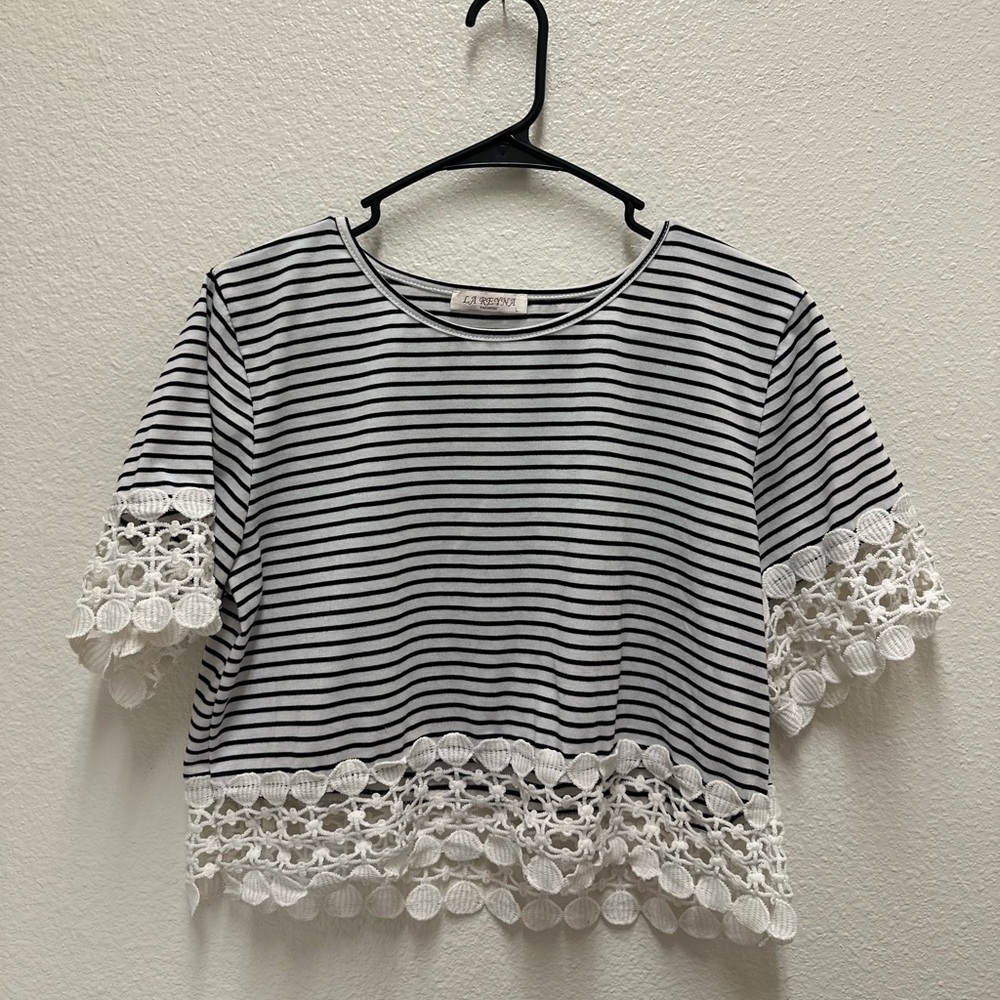 LA REYNA FASHION | Large | Cropped T-shirt